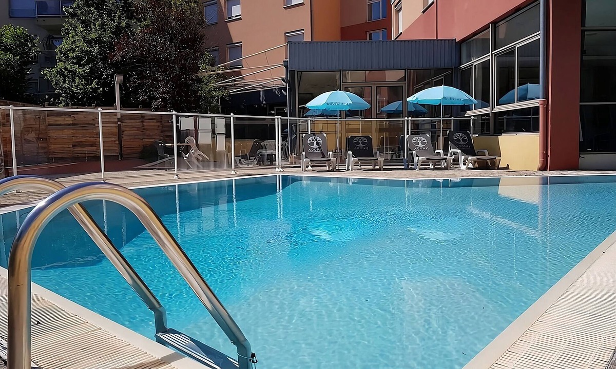 Gap Hotel | Hiking at Parc Naturel Urbain De La Luye! Onsite Parking and Outdoor Pool!