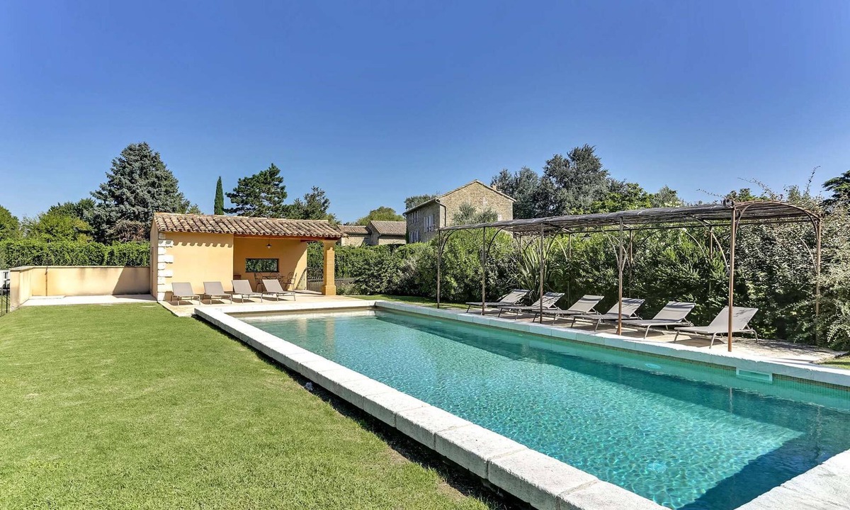 Entraigues-sur-la-Sorgue House | Holiday home with airconditioning, heated pool, peaceful countryside setting
