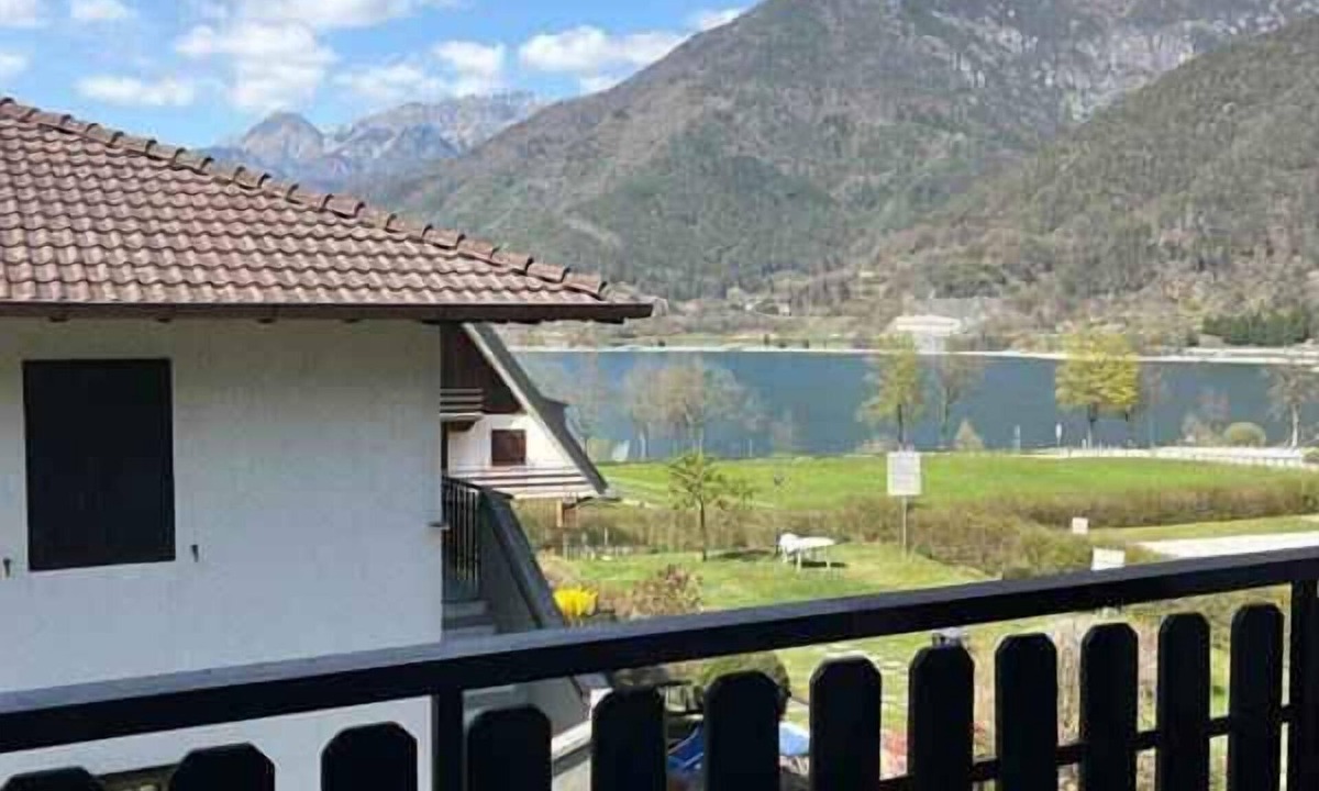 Molina di Ledro Apartment | Holiday apartment with pool and balcony with lake view