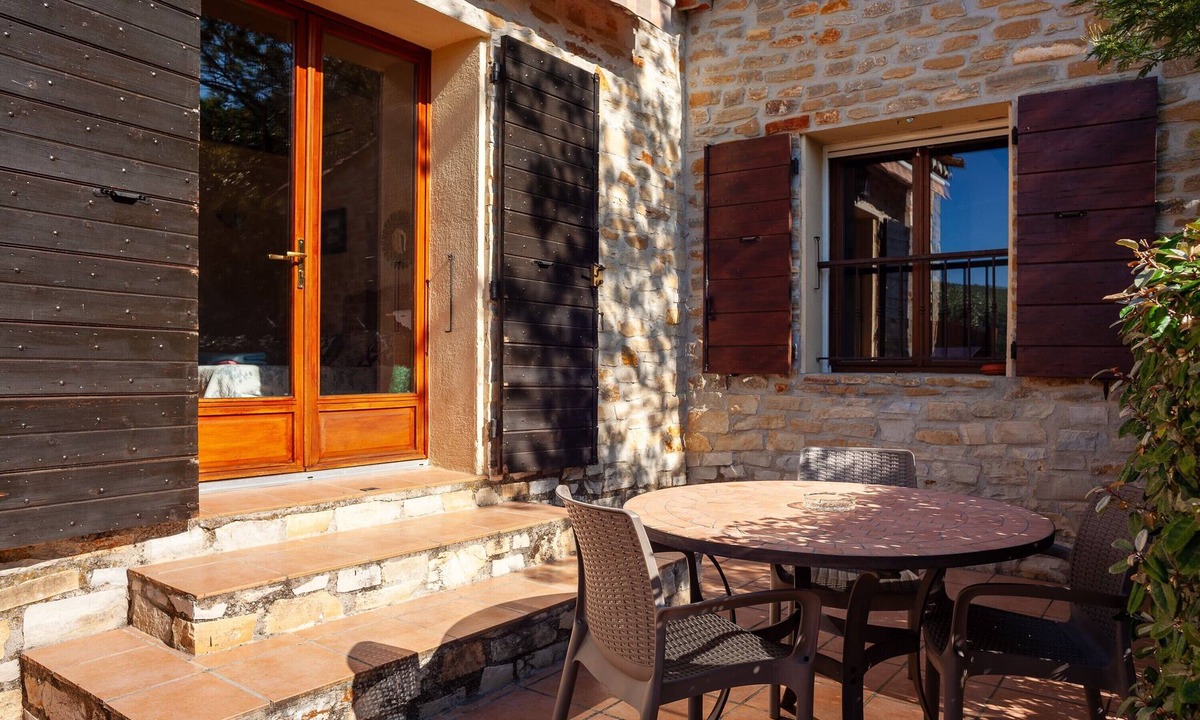 Ceyreste Apartment | Holiday Apartment "Les Cigales" with Mountain View, Private Garden & Wi-Fi