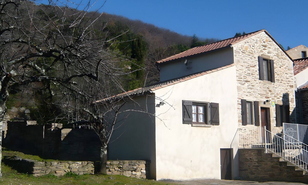 Saint-Martin-de-l'Arcon House | Holiday Home with Mountain View, Private Terrace and Garden