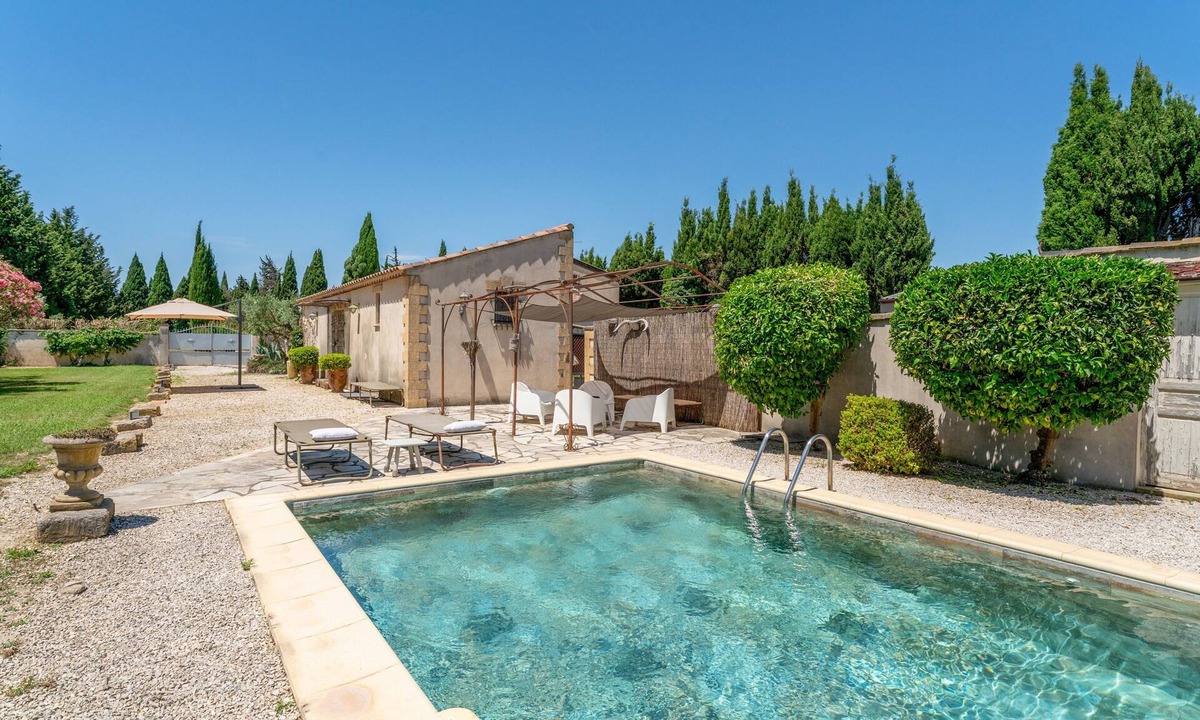 Saint-Etienne-du-Gres House | Holiday Home 'Mas St Anne' with Private Pool, Wi-Fi and Air Conditioning