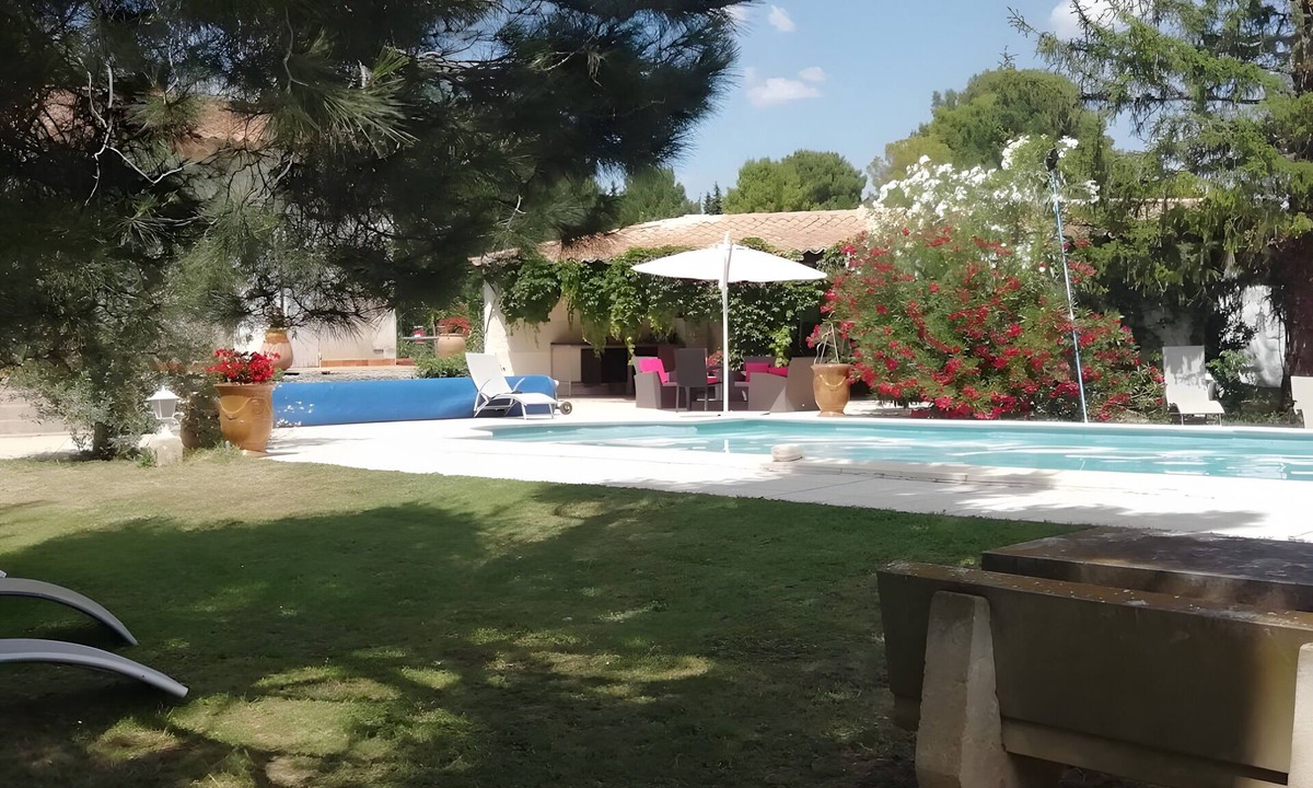 Mouries House | Holiday Home 'Gîte Solène' with Shared Pool, Wi-Fi and Air Conditioning
