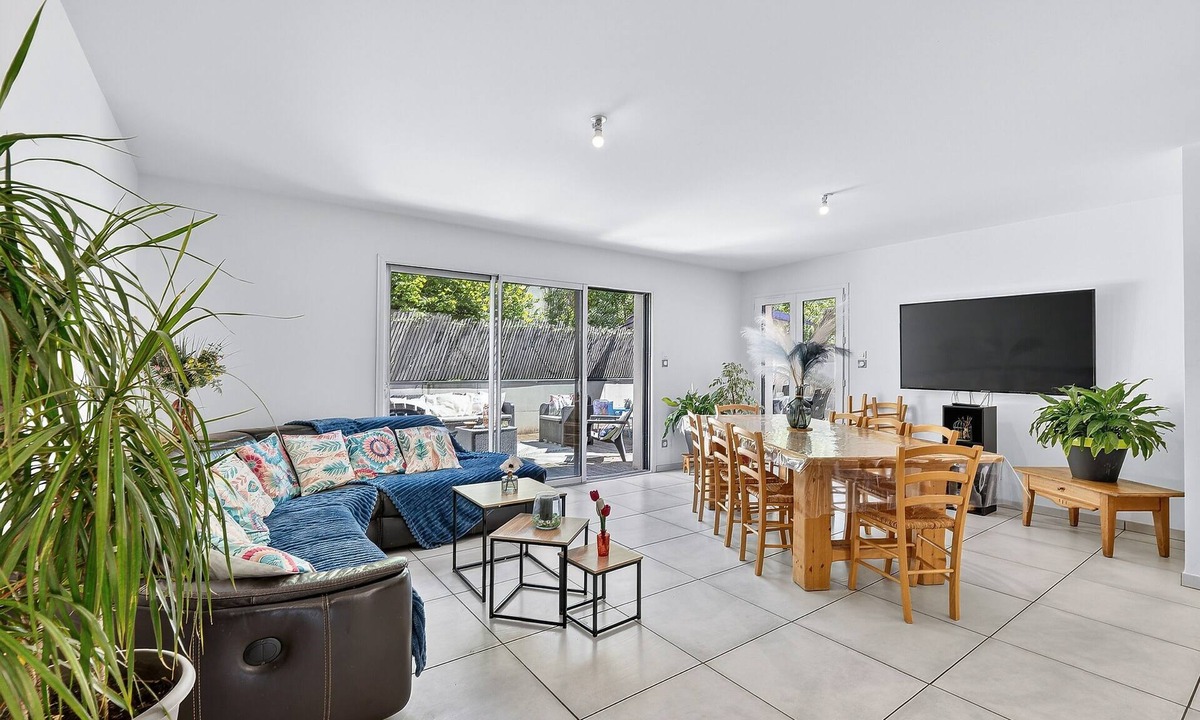 Chorges House | Holiday Home in the Heart of Chorges Village