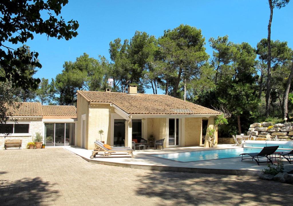 Cavaillon House | Holiday Home Luberon Vidauque by Interhome