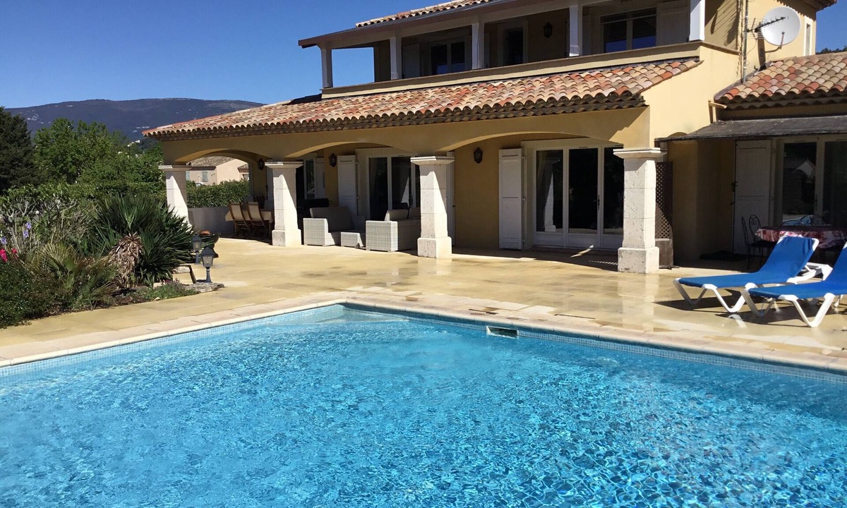 Tourrettes House | Holiday Home 'Maison Piscine Chauffe Jacuzzi' with Private Terrace, Private Garden and Wi-Fi