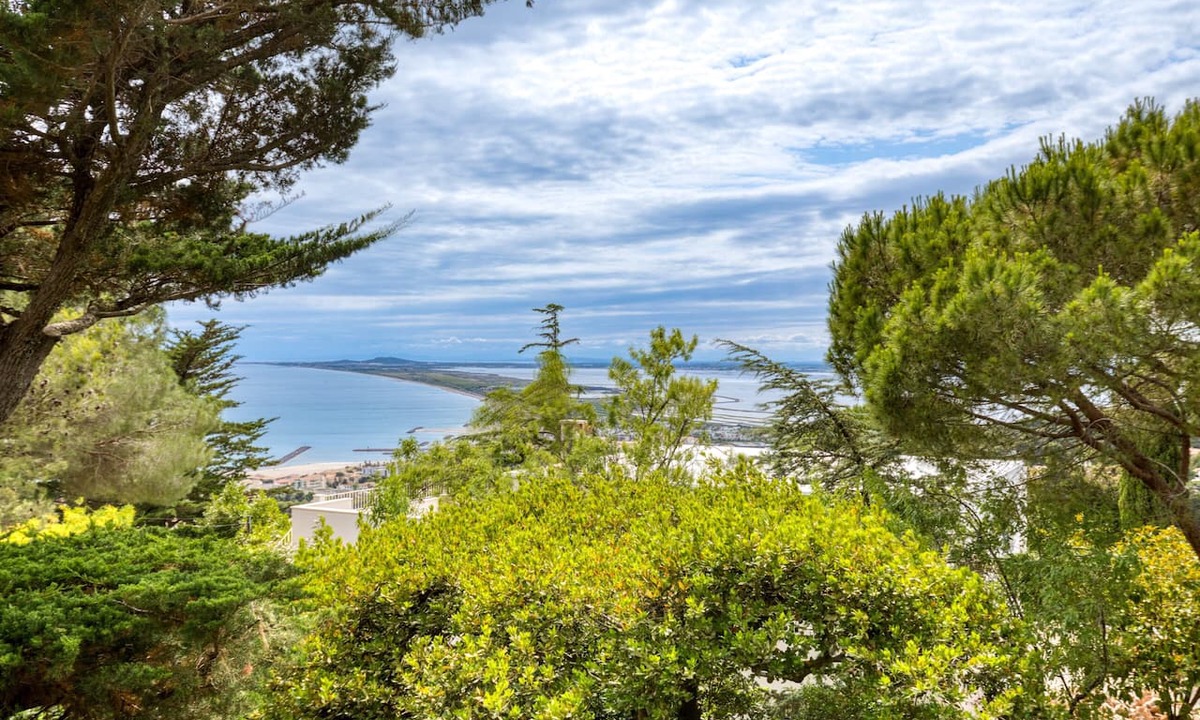 Sete House | Holiday Home 'Maison Mont St Clair Charme Vue Mer' with Sea View, Wi-Fi and Air Conditioning