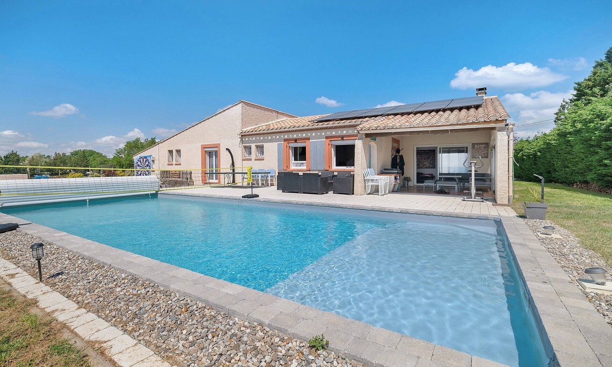 Saint-Papoul House | Holiday Home 'Opuceb' with Mountain View, Wi-Fi and Air Conditioning