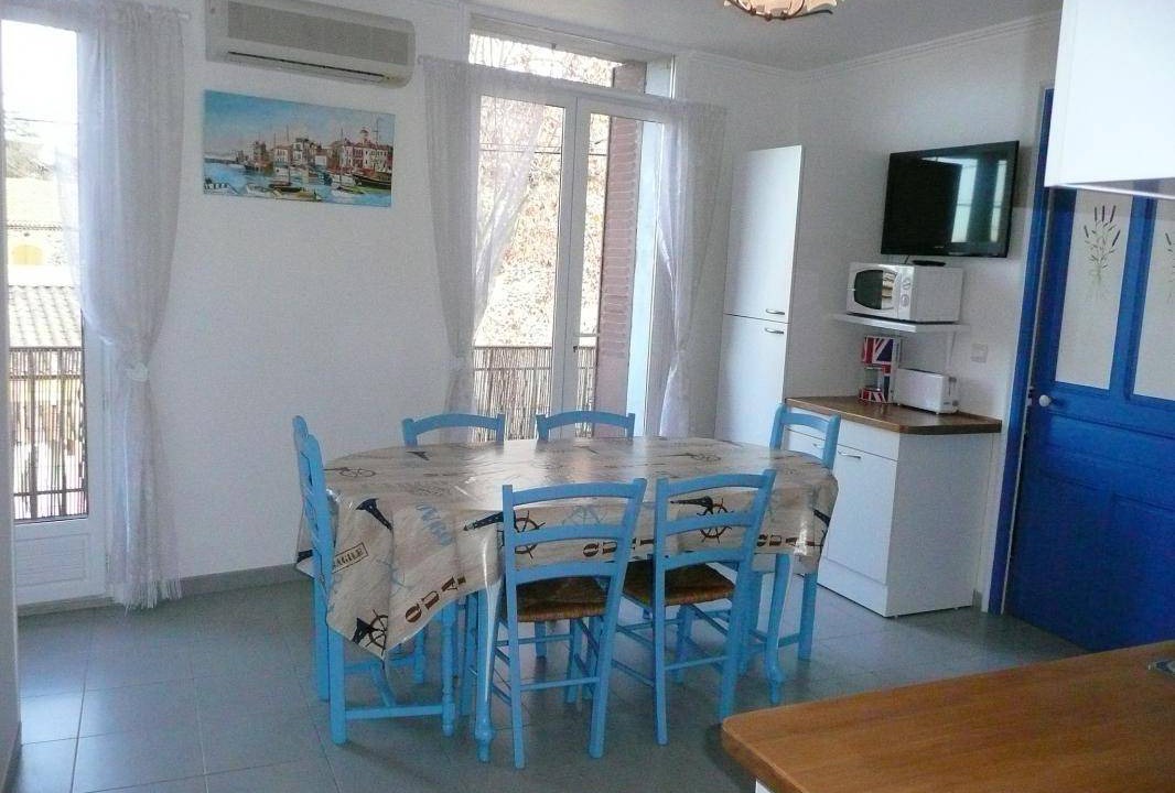 Bessan Apartment | Holiday home, shower or bath, toilet, 3 bed rooms