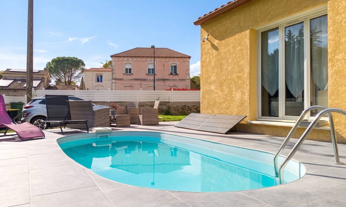 Saint-Genies-de-Malgoires Villa | Homerez - Villa in Saint-Geniès-de-Malgoirès