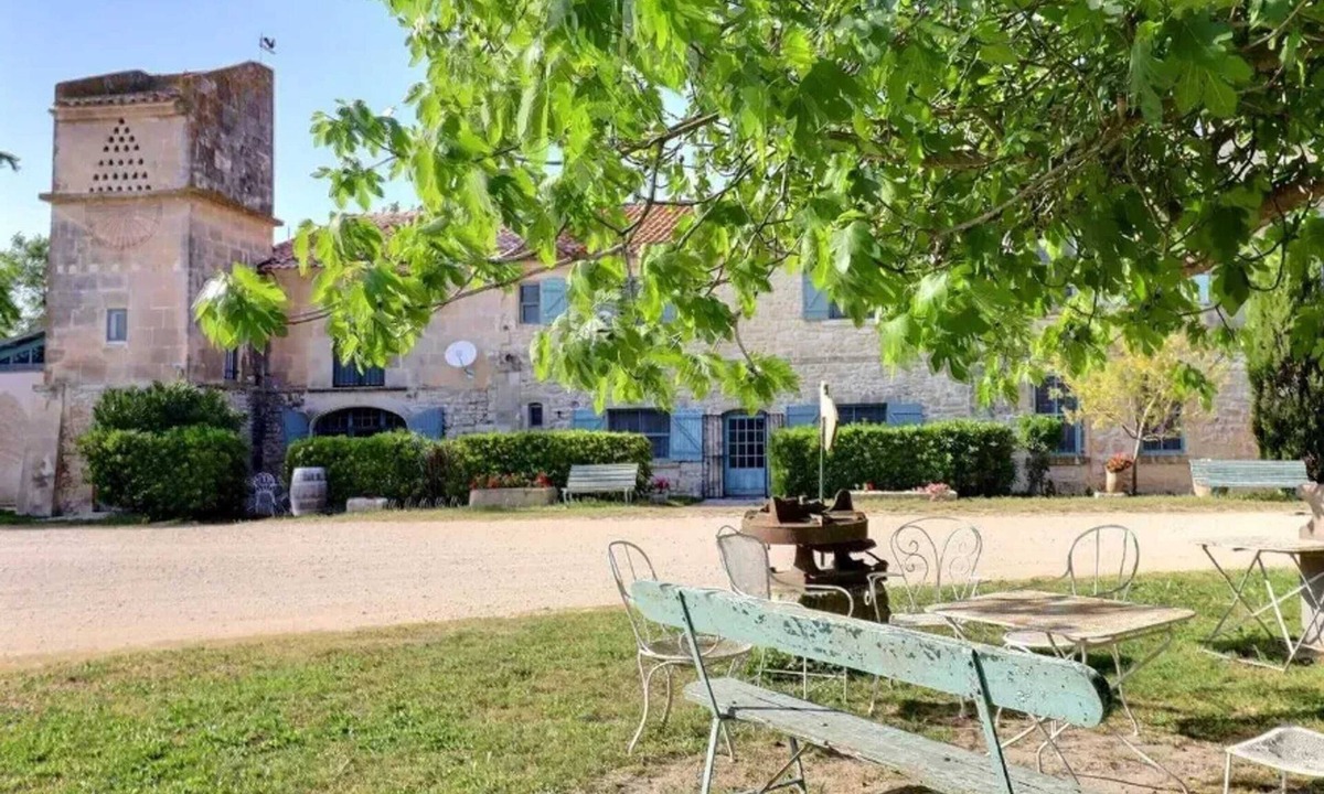 Saintes-Maries-de-la-Mer House | Homerez - House near Saintes-Maries-de-la-Mer