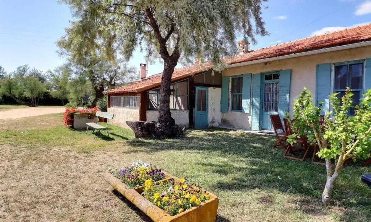 Saintes-Maries-de-la-Mer House | Homerez - House near Saintes-Maries-de-la-Mer