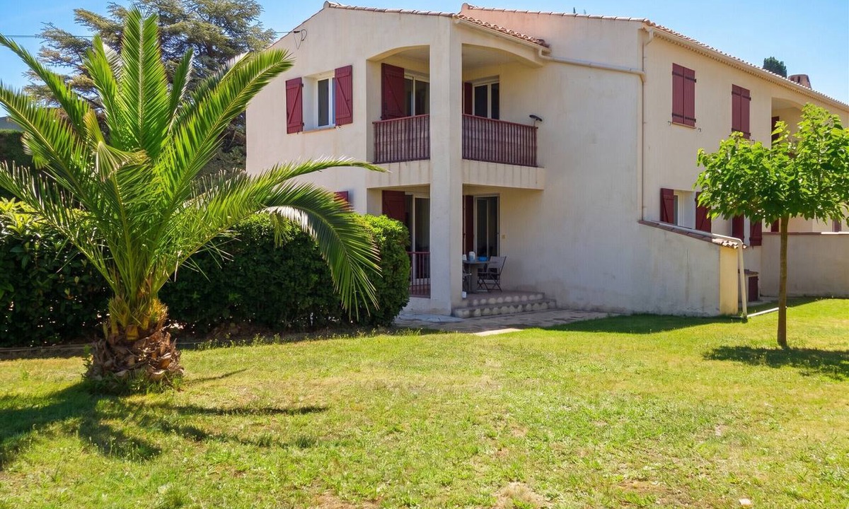 Saint-Cyr-sur-Mer Apartment | Homerez - Apartment in Saint-Cyr-sur-Mer