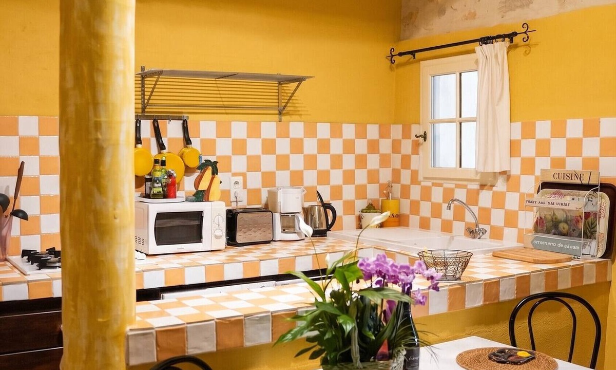 Albaron Apartment | Homerez - Apartment Arles