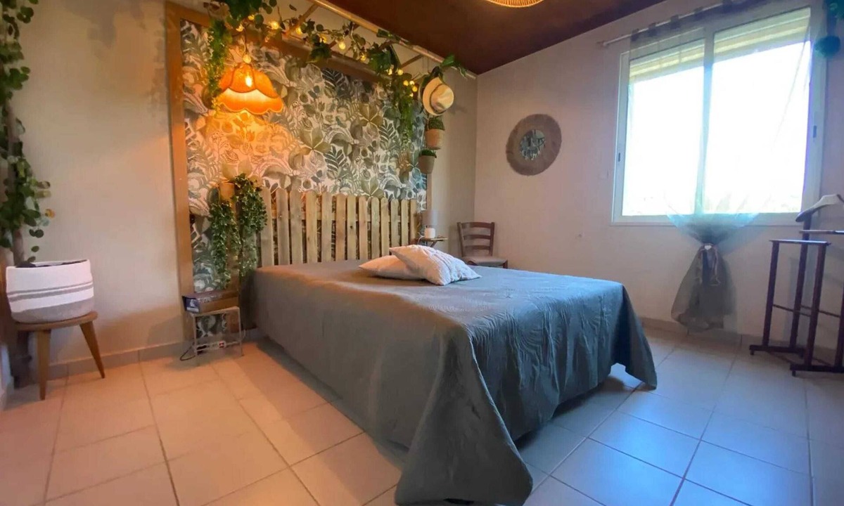 Aigues-Mortes Apartment | Homerez - Apartment Aigues-Mortes