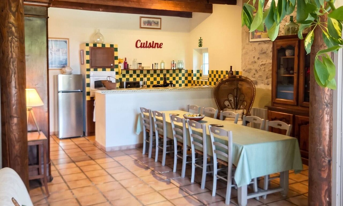 Albaron Apartment | Homerez - Apartment in Arles