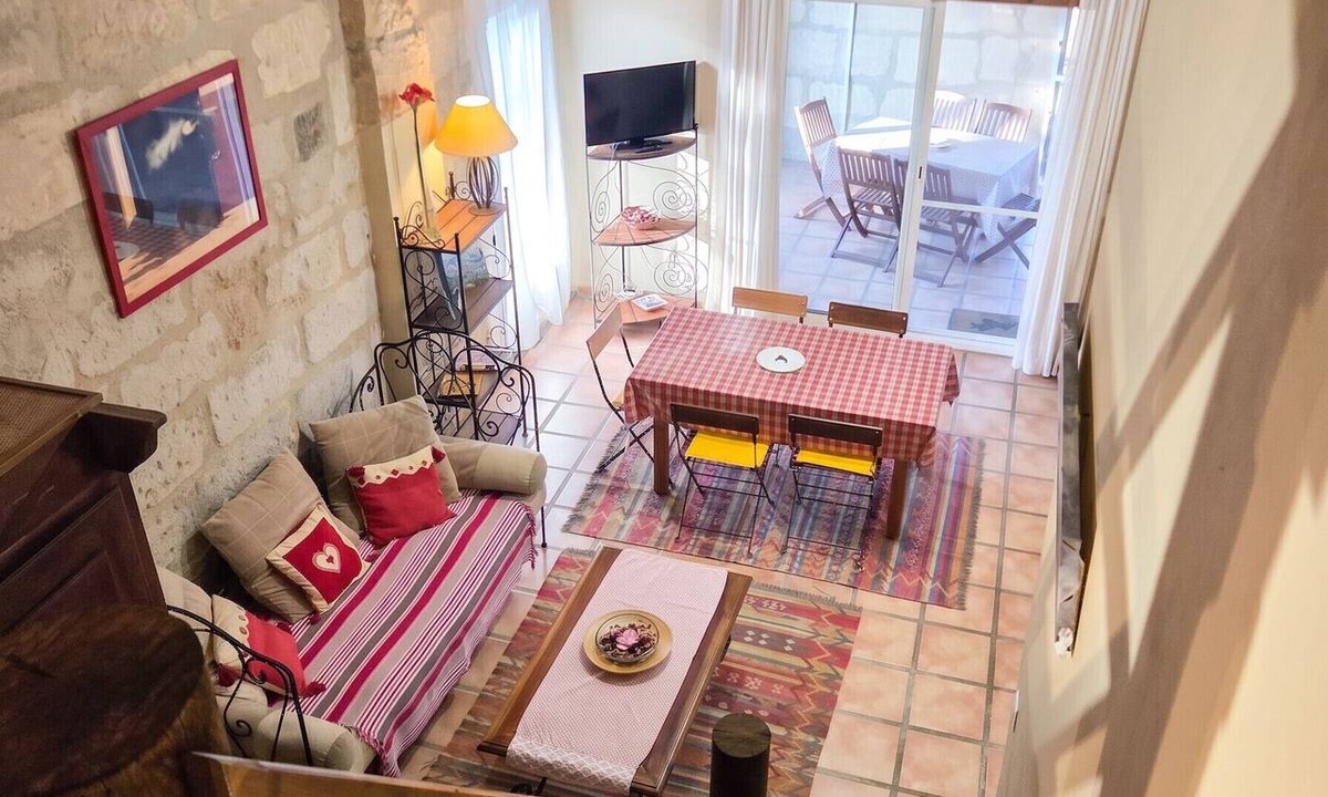 Albaron Apartment | Homerez - Apartment in Arles
