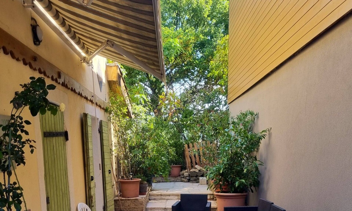 Biver House | Homerez - Big house for 16 ppl. with garden and terrace at Gardanne