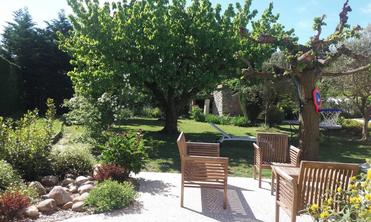 Velleron House | Homerez - Charming House with Private Pool in Velleron