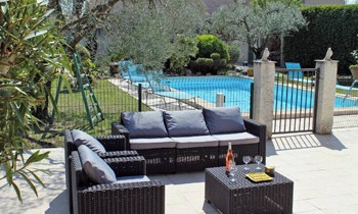 Maillane Villa | Homerez - Elegant Villa in Maillane with Private Pool