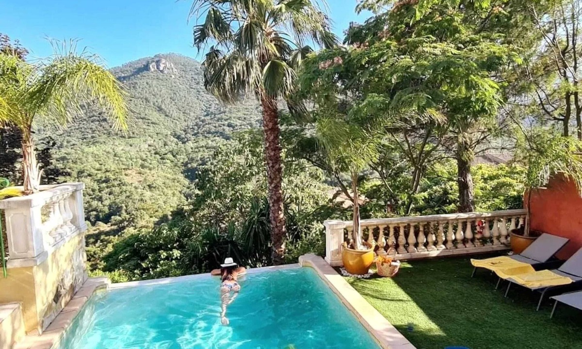 St. Jean de l’Esterel Villa | Homerez - House in Fréjus, pool!