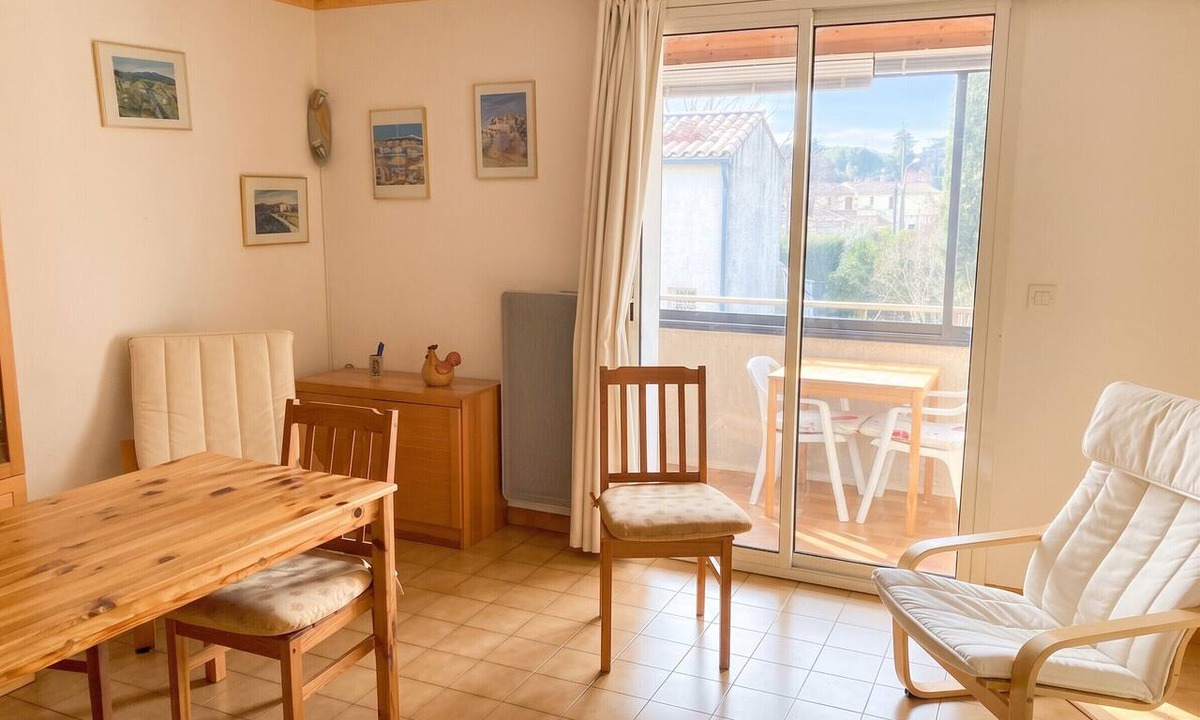 Greoux-les-Bains Apartment | Homerez - Studio in Gréoux-les-Bains