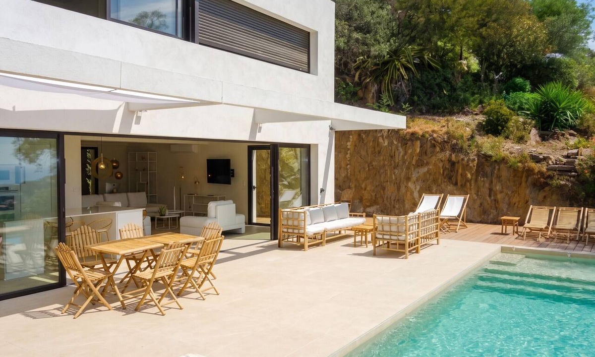 Bormes-Les-Mimosas Villa | Homerez - Villa in Bormes-les-Mimosas