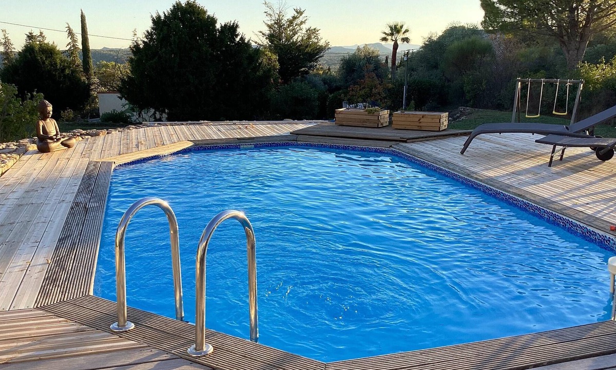 Tourrettes Villa | Homerez - Villa for 5 ppl. with swimming-pool, garden and terrace at Tourrettes