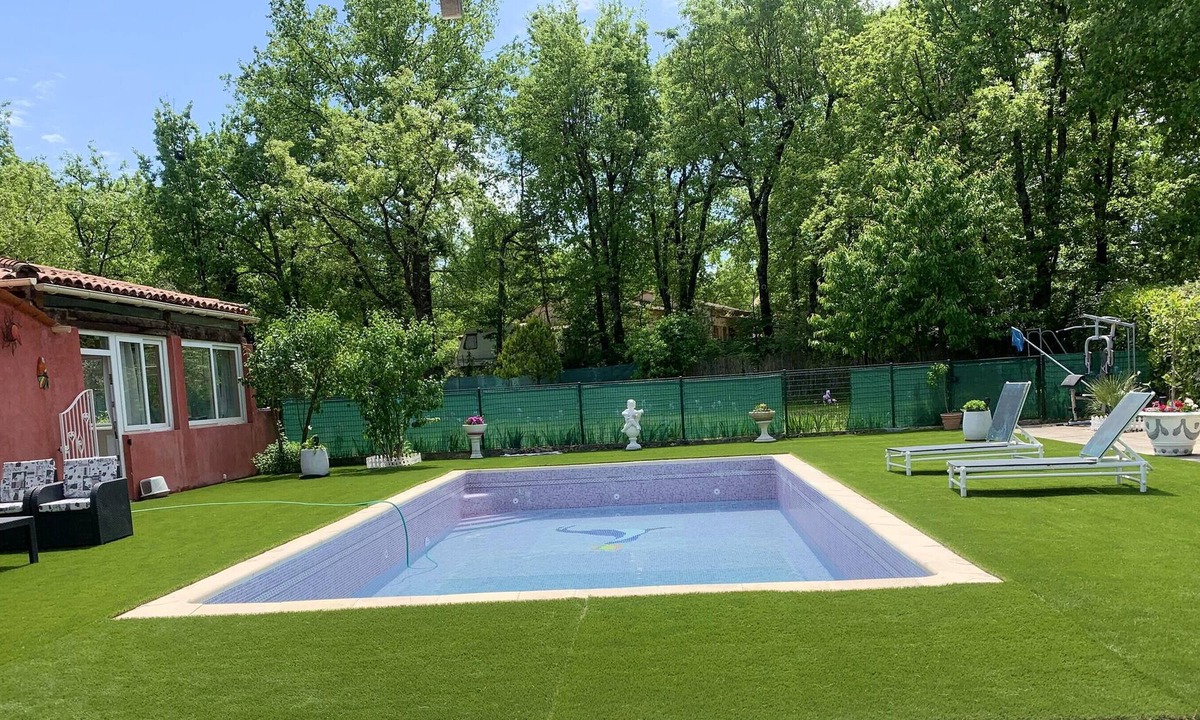 Tourrettes Villa | Homerez - Villa for 8 ppl. with swimming-pool, garden and terrace at Tourrettes