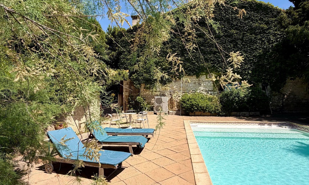 Albaron Villa | Homerez - Villa in Arles