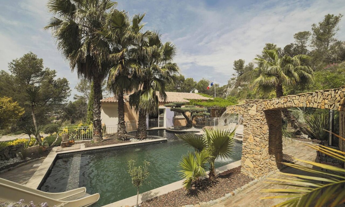 Aubagne Villa | Homerez - Villa in Aubagne