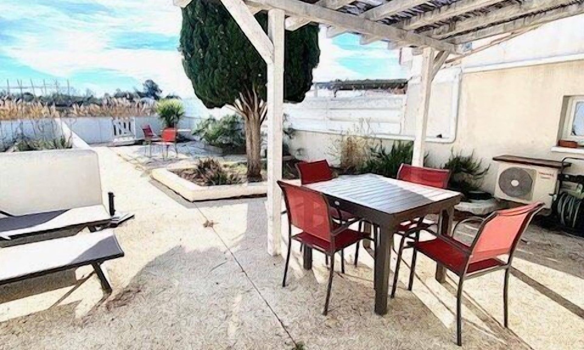 Saintes-Maries-de-la-Mer Apartment | House, garden, terrace, private parking, air conditioning