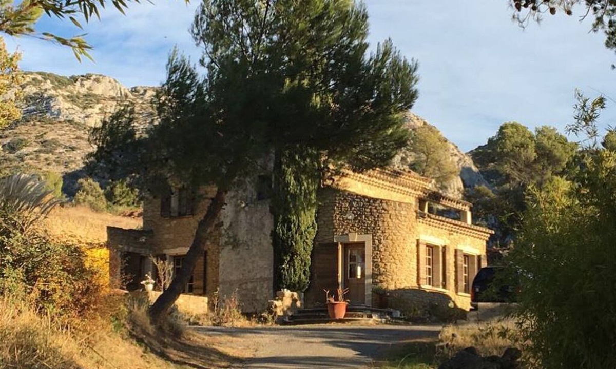 Taillades House | House in nature for retreats in Les Taillades. Up to 14 people in 5 rooms.