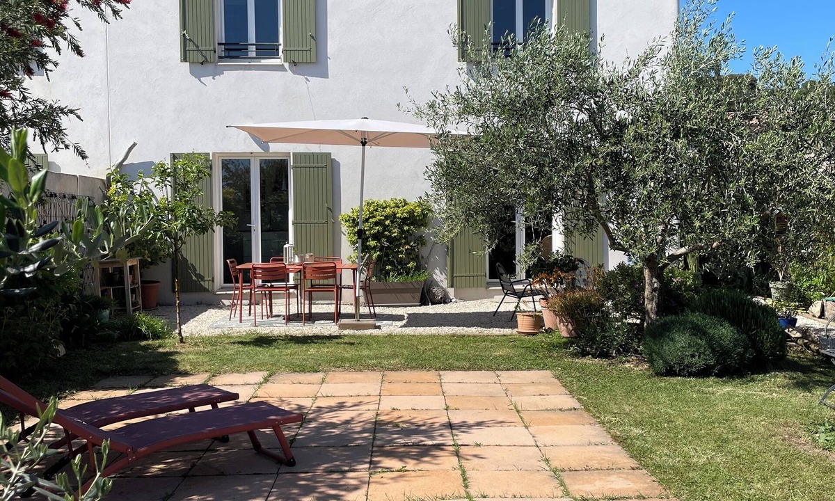 Eguilles Villa | House in Provence with garden and above ground pool