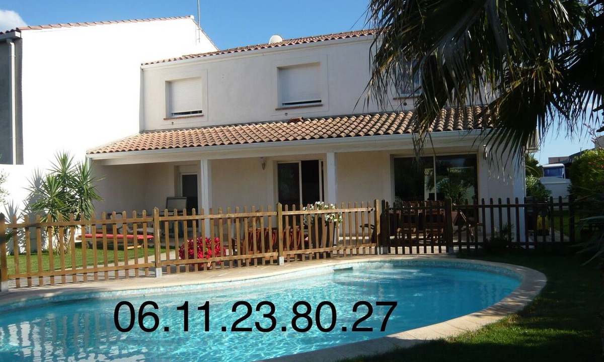 Lattes House | House with a Pool for 10 People