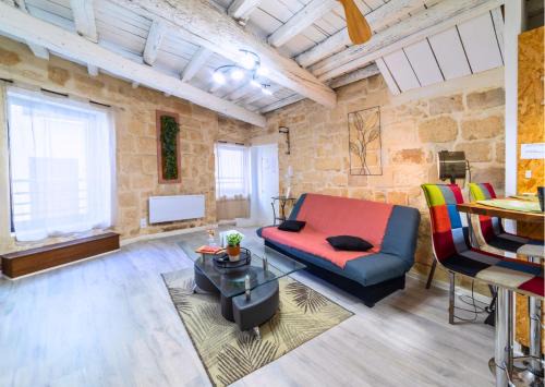 Saint-Gilles Apartment | Immeuble 3 Apparts Centre historique St Gilles MaisoncarreeConciergerie