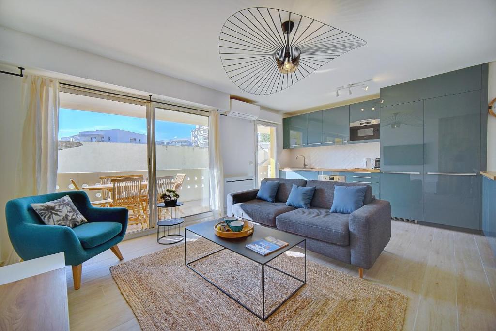 California - Pezou Apartment | Immogroom- Renovated- Large terrace- A C- Shops