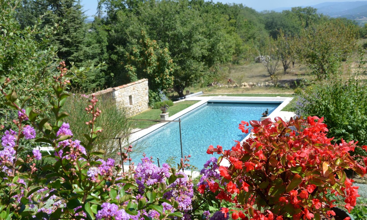 Castellet Villa | In the heart of the Grand Luberon, a SWIMMING POOL, a QUIET, comfortable home.