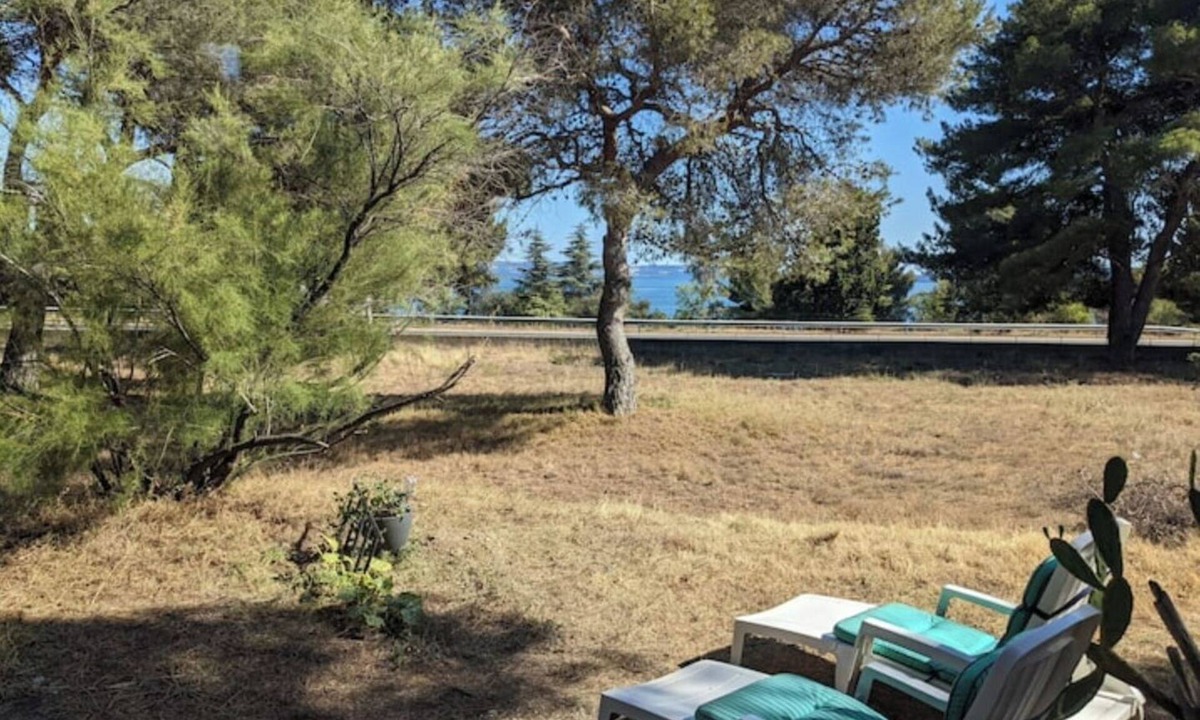 Saint-Chamas Apartment | Independent studio 35m2 facing pond and beach