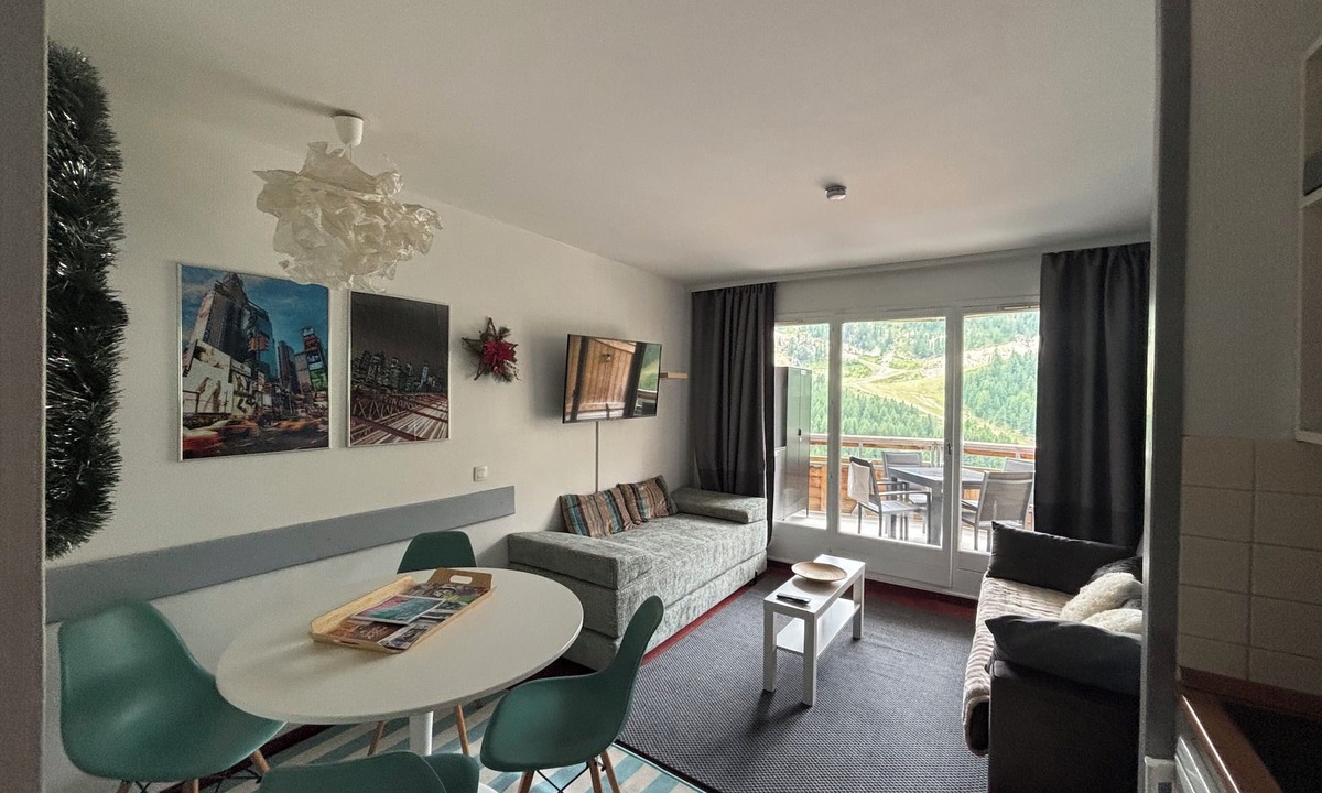 Isola Apartment | Isola 2000 New
