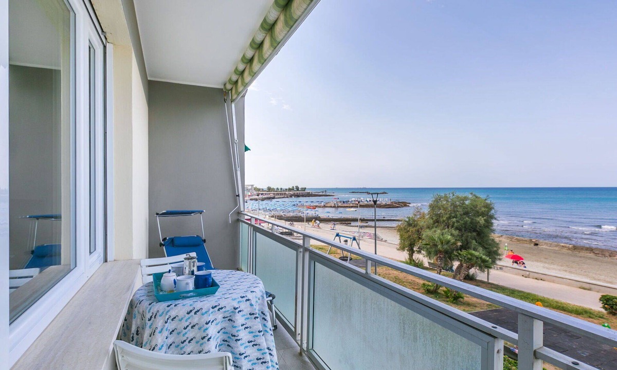 Rosignano Solvay Apartment | Beautiful apartment for 6 guests with WIFI, A/C, TV and balcony
