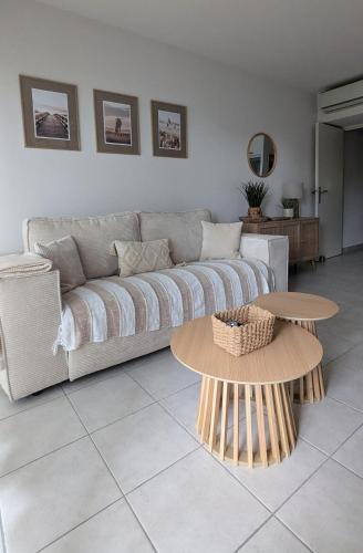 Aigues-Mortes Apartment | Joli rez de jardin piscine