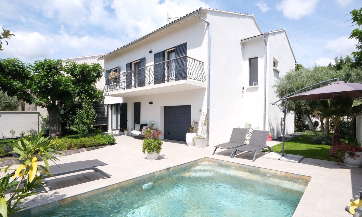 Salon-de-Provence Villa | Jolie Villa Avec Piscine Privée est Située à Environ 1,7