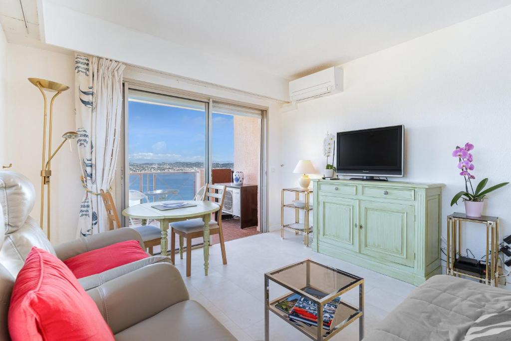 Theoule-Superieur Apartment | LÉcrin Azur : T2 Vue Mer Panoramique Piscine