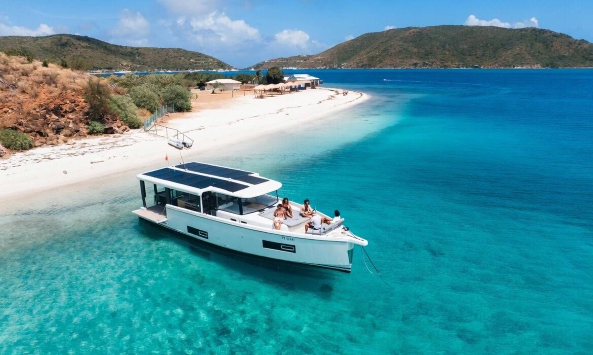 Port Cogolin Boat Rental | L'AQUAÏA (SeaLoft 480) – Your private loft on the Mediterranean