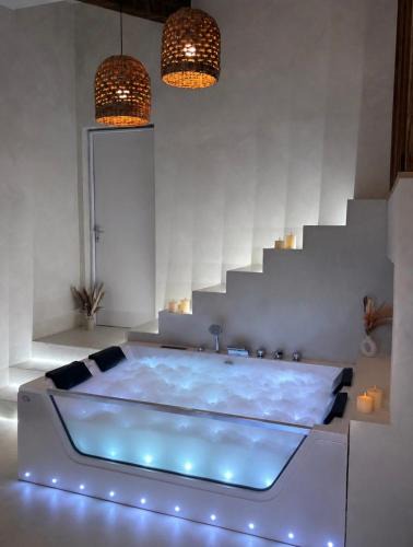 Grans Apartment | L'Olivier Secret, Suite et Spa Romantique