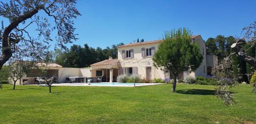 Maussane Villa | LA BASTIDE DE LUSON Villa 4 chambres Spa Sauna Piscine chaufée boulodrome