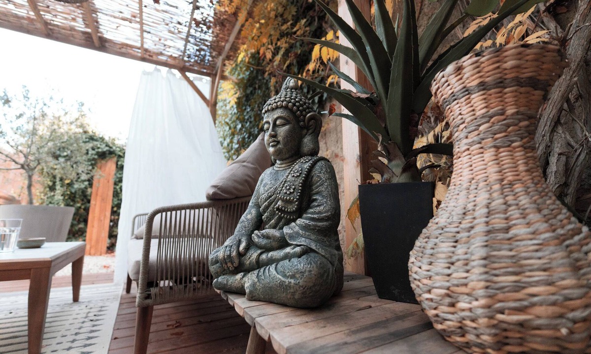 Talairan House | La Belle Dame sans Regrets