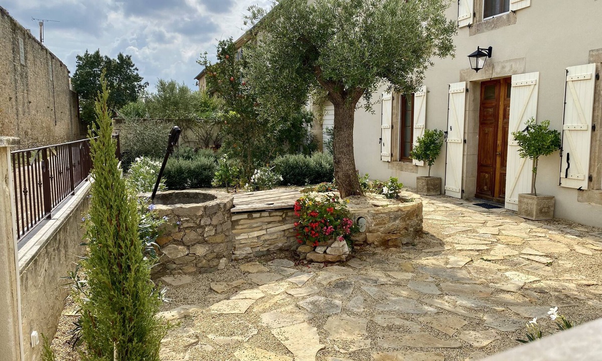 Le Somail Bed & Breakfast | La Bergerie Antoine Grenadier King Room - Deluxe South of France Experience