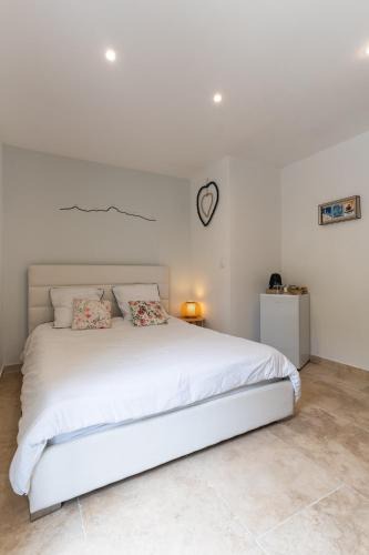 Gemenos Bed & Breakfast | La Chambre de Mijeane